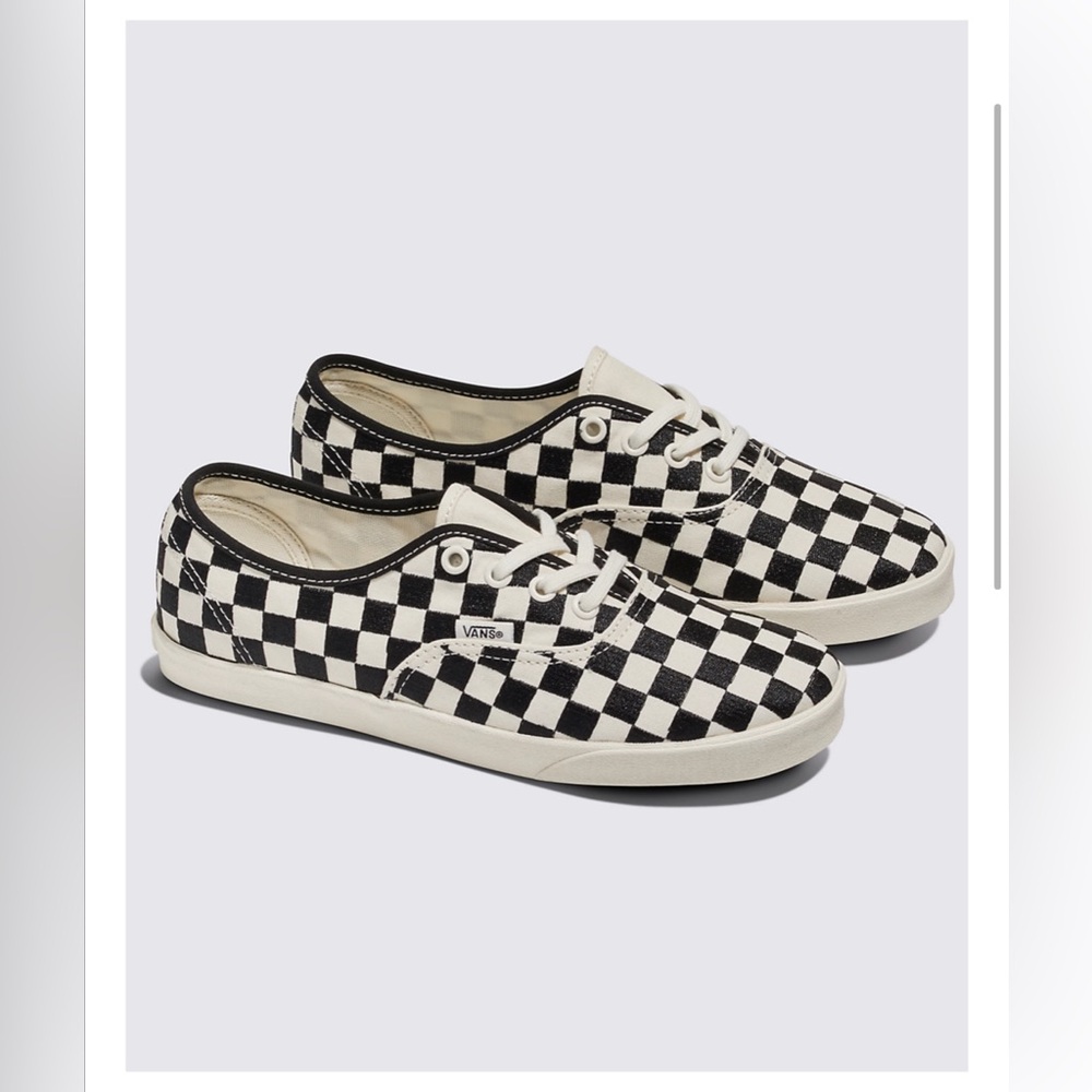 Vans Authentic Lowpro Checkered Shoes - Brand New, Never Worn 🖤🏁